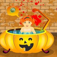 Игра Купание малышки на Хэллоуин